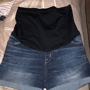 Liz Lange maternity shorts